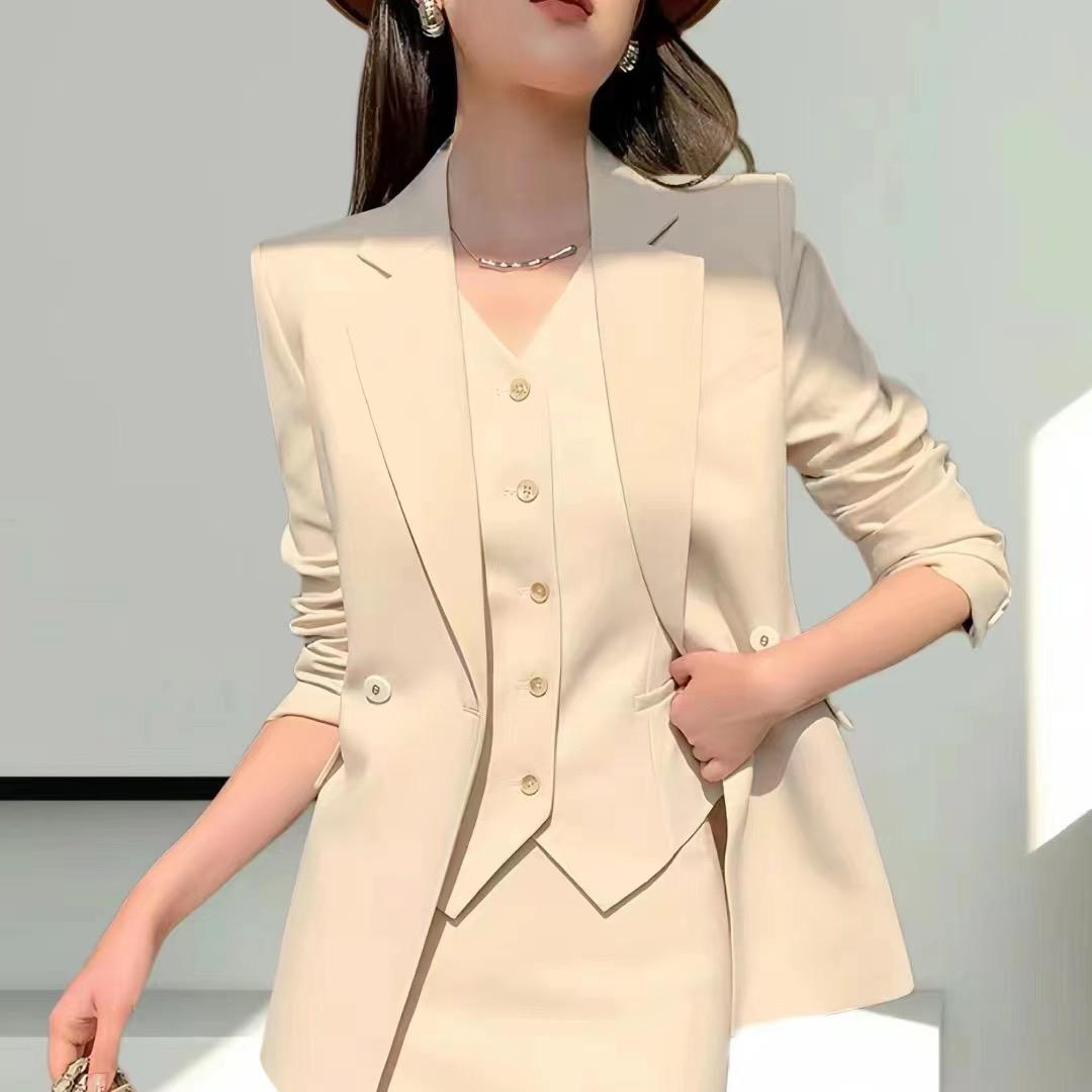 芊芊的轻奢高定女装