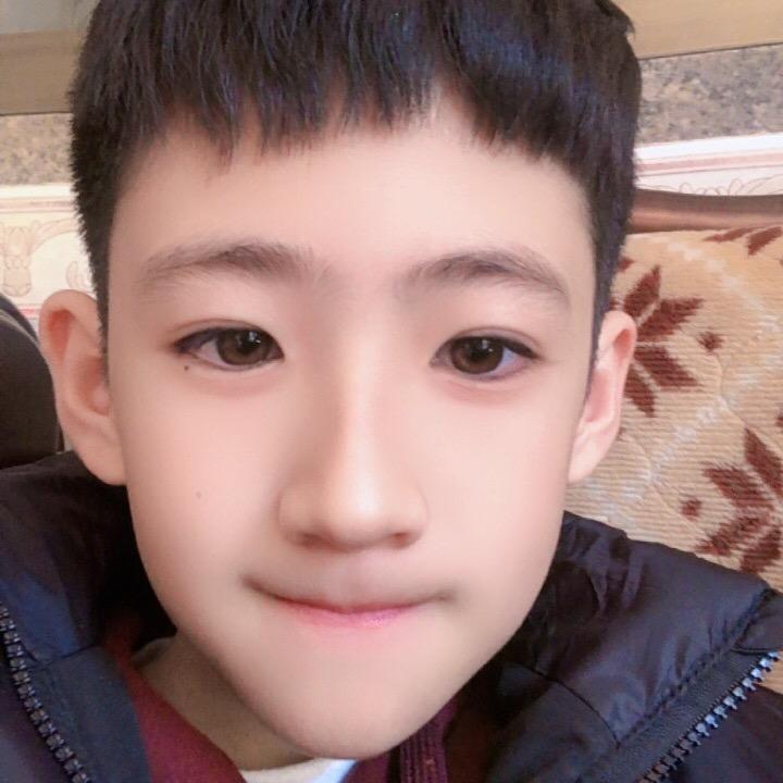 王梓睿.