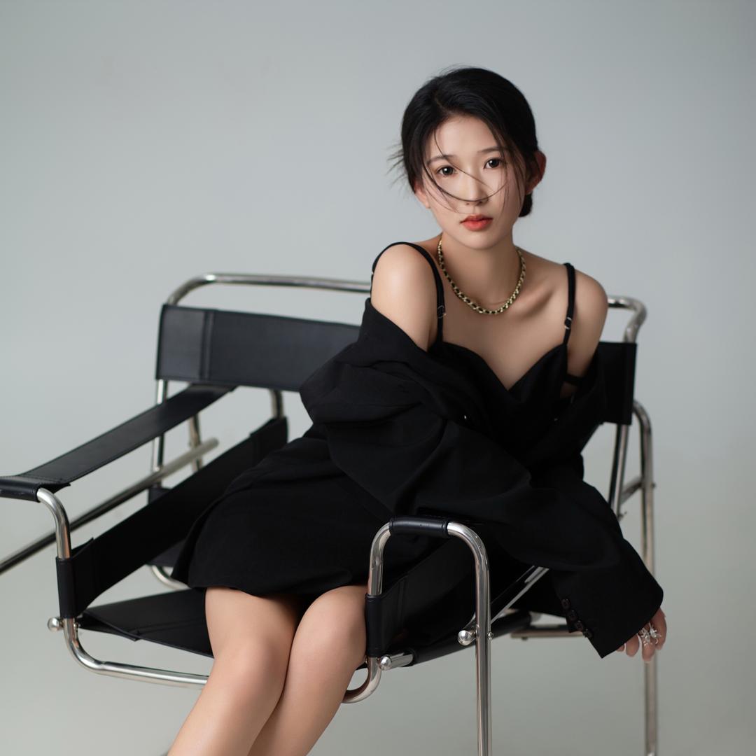小妞吃不饱