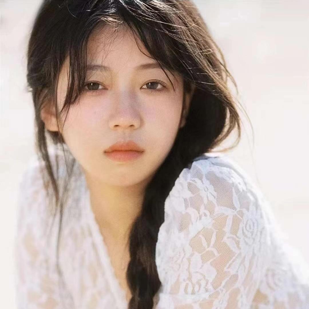 不许翘二郎腿