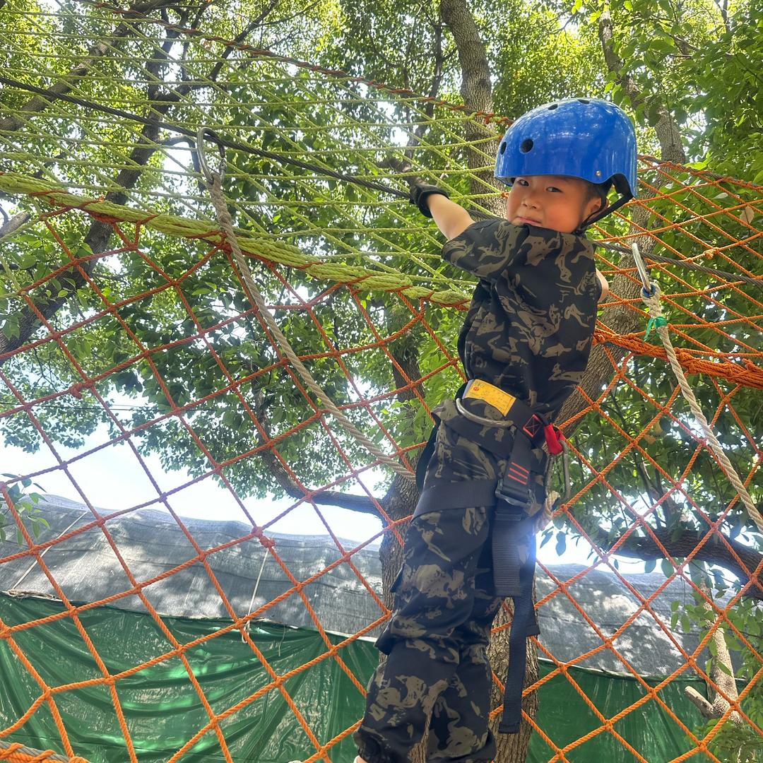 黑色小草娃