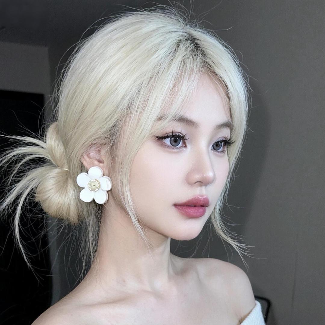 Y.余