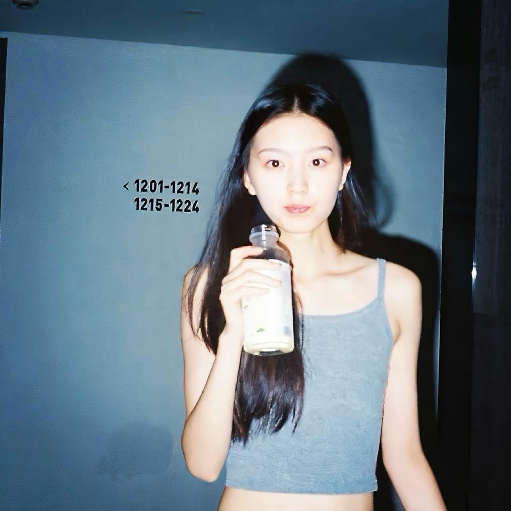 美女不说实话👙