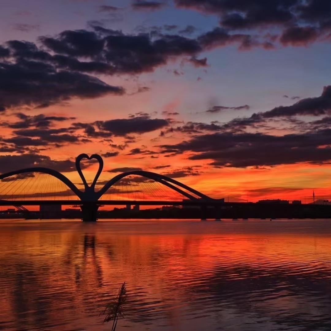 世间最远途，是那愈行愈远离乡路！