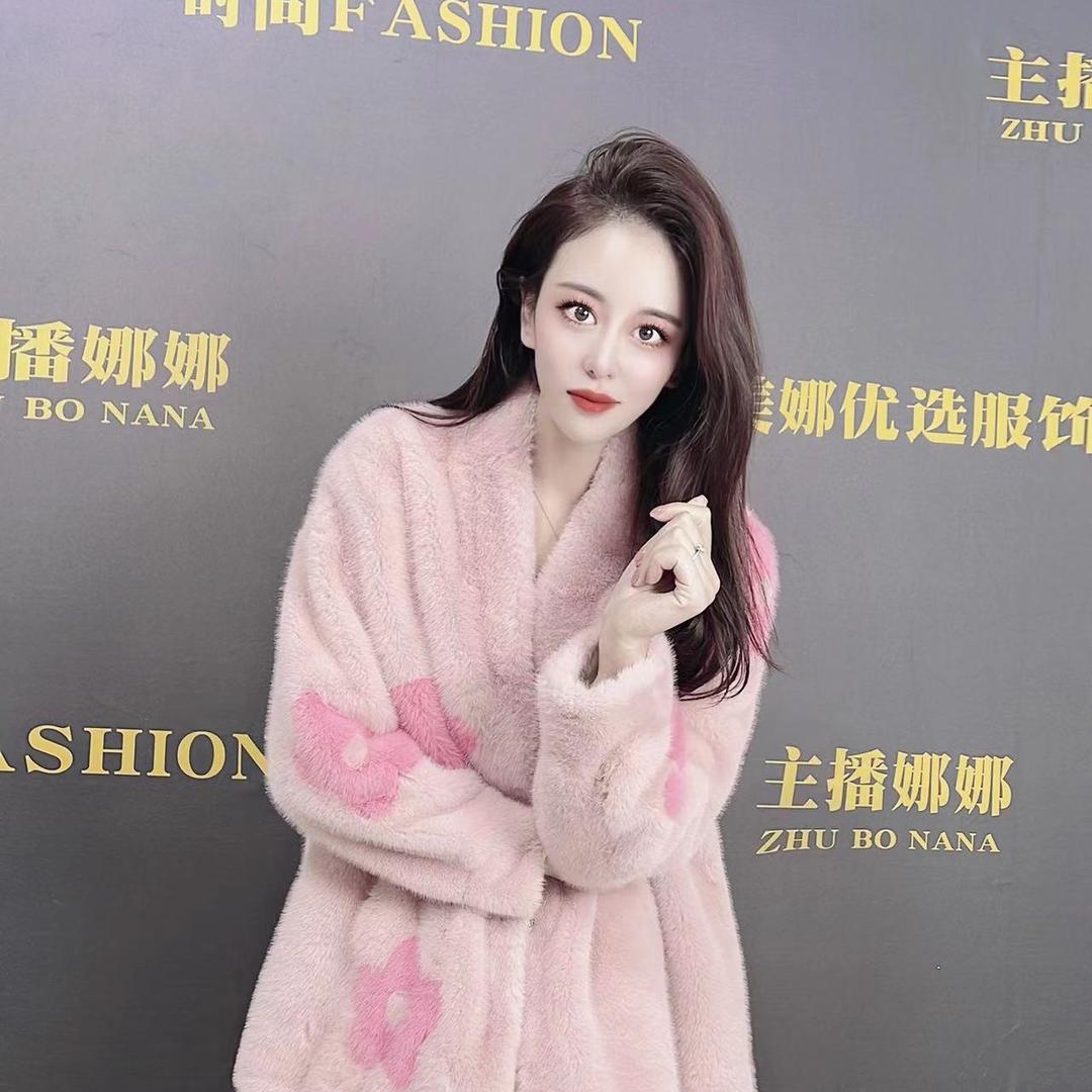 美娜优选服饰（每晚19点开播）