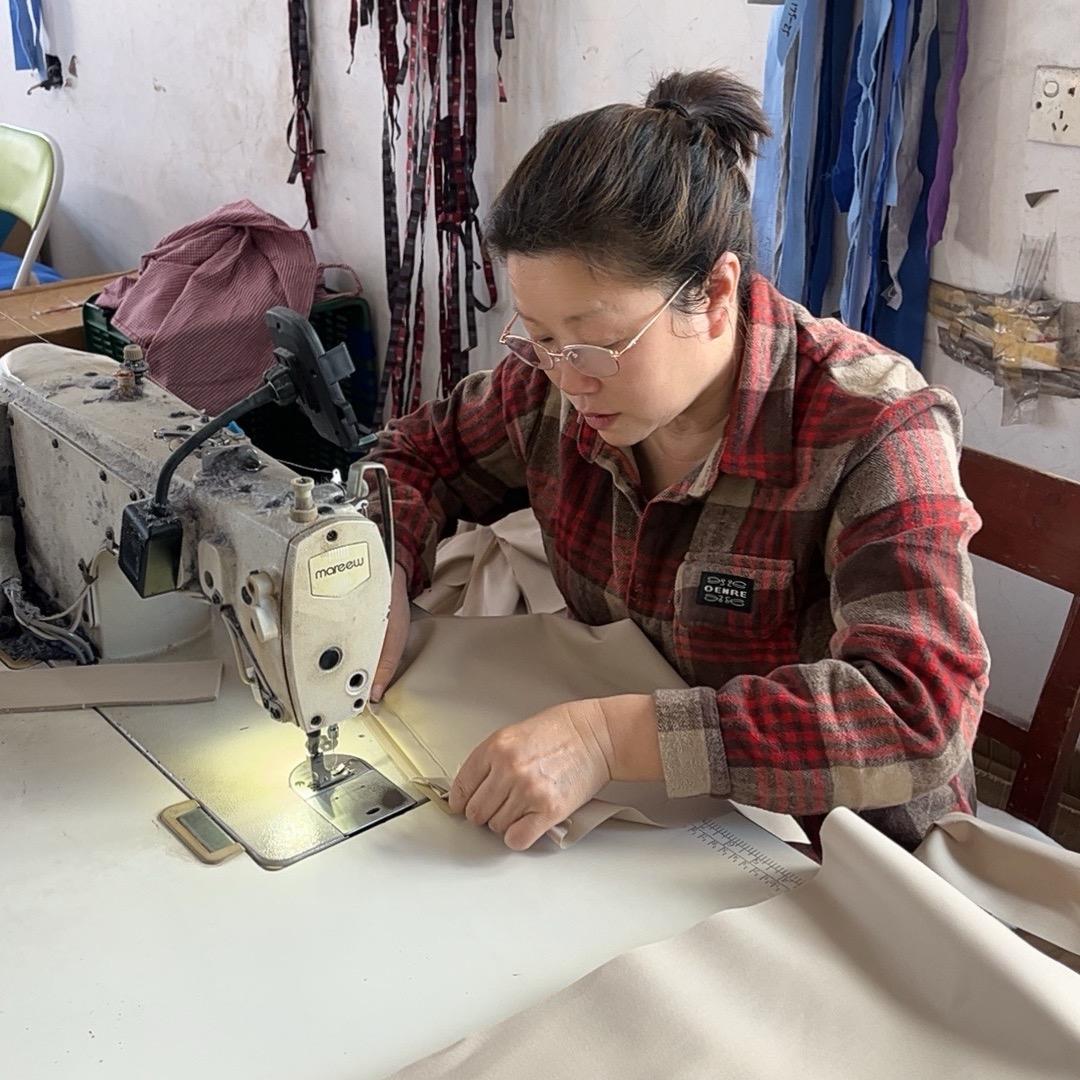 燕子校服加I工厂