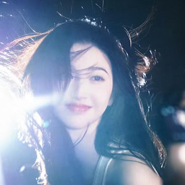 一个碎了的甜筒