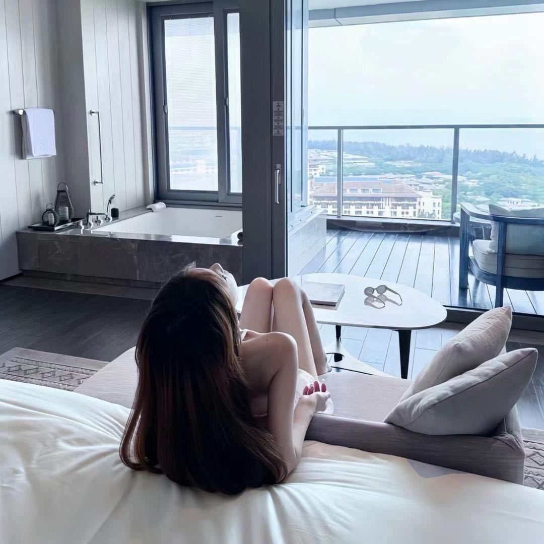 郑 雯 雯