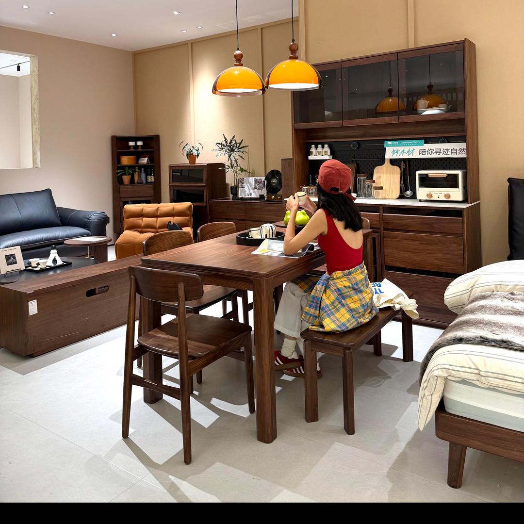 赤峰开家具店的琳琳