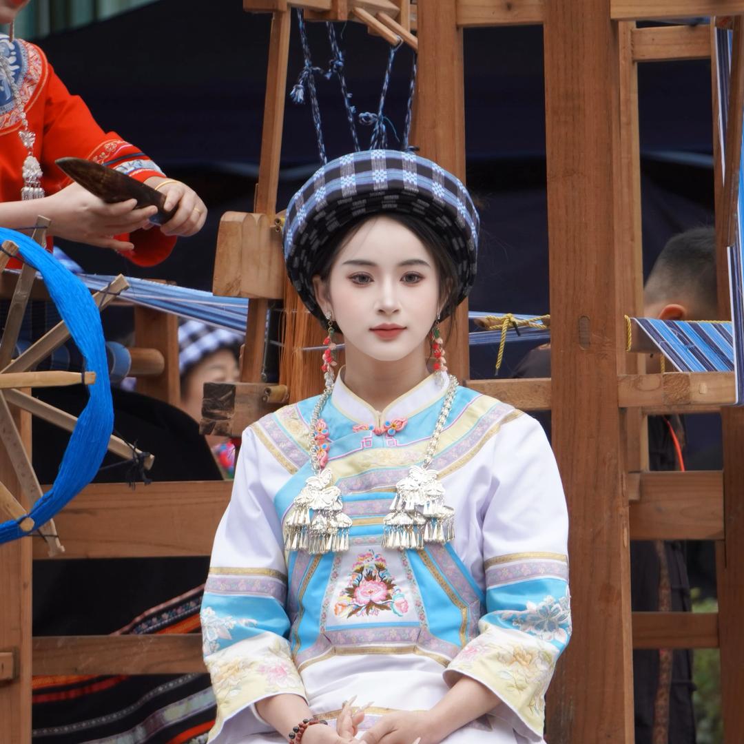 布依小小