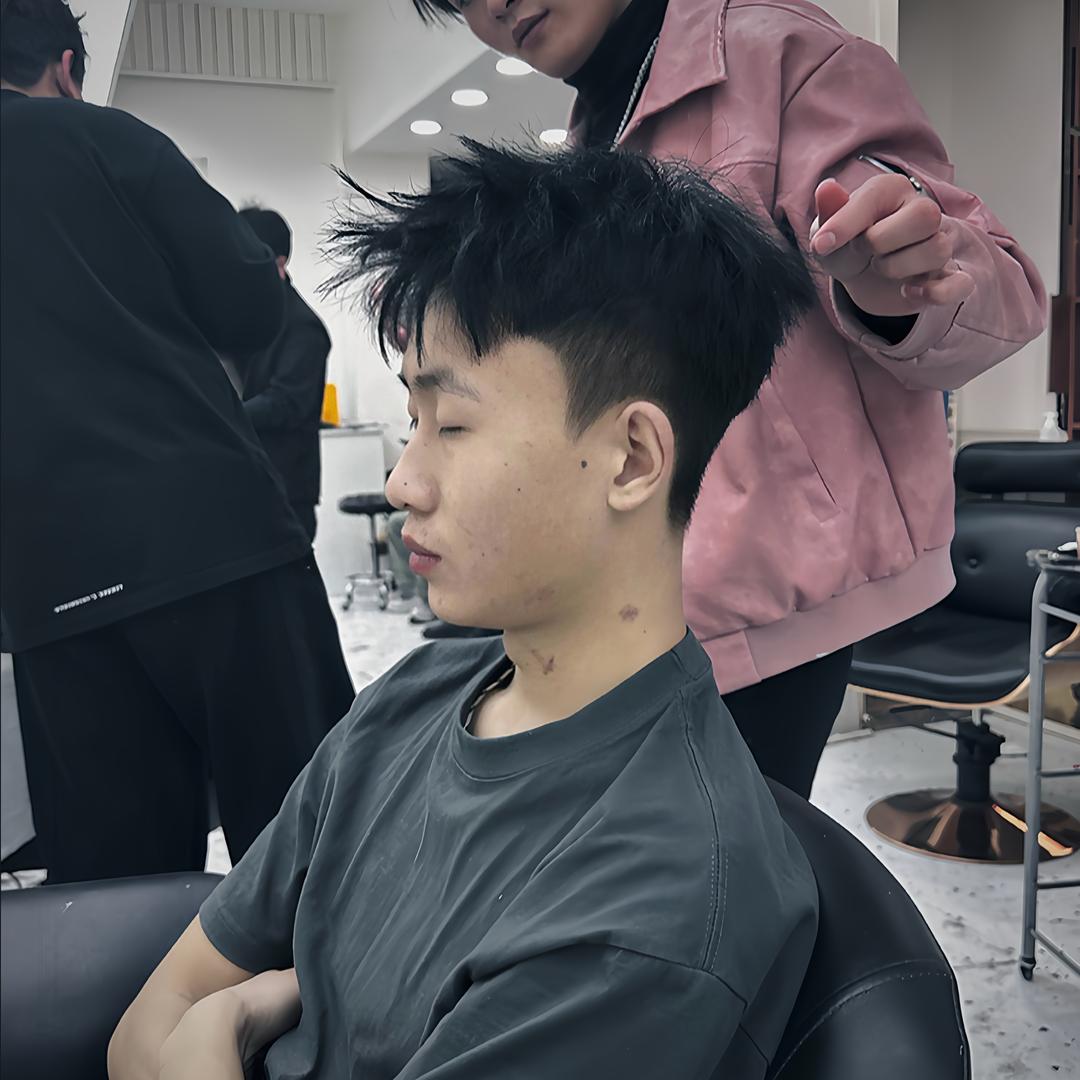 沈阳云德胜汽车钟意