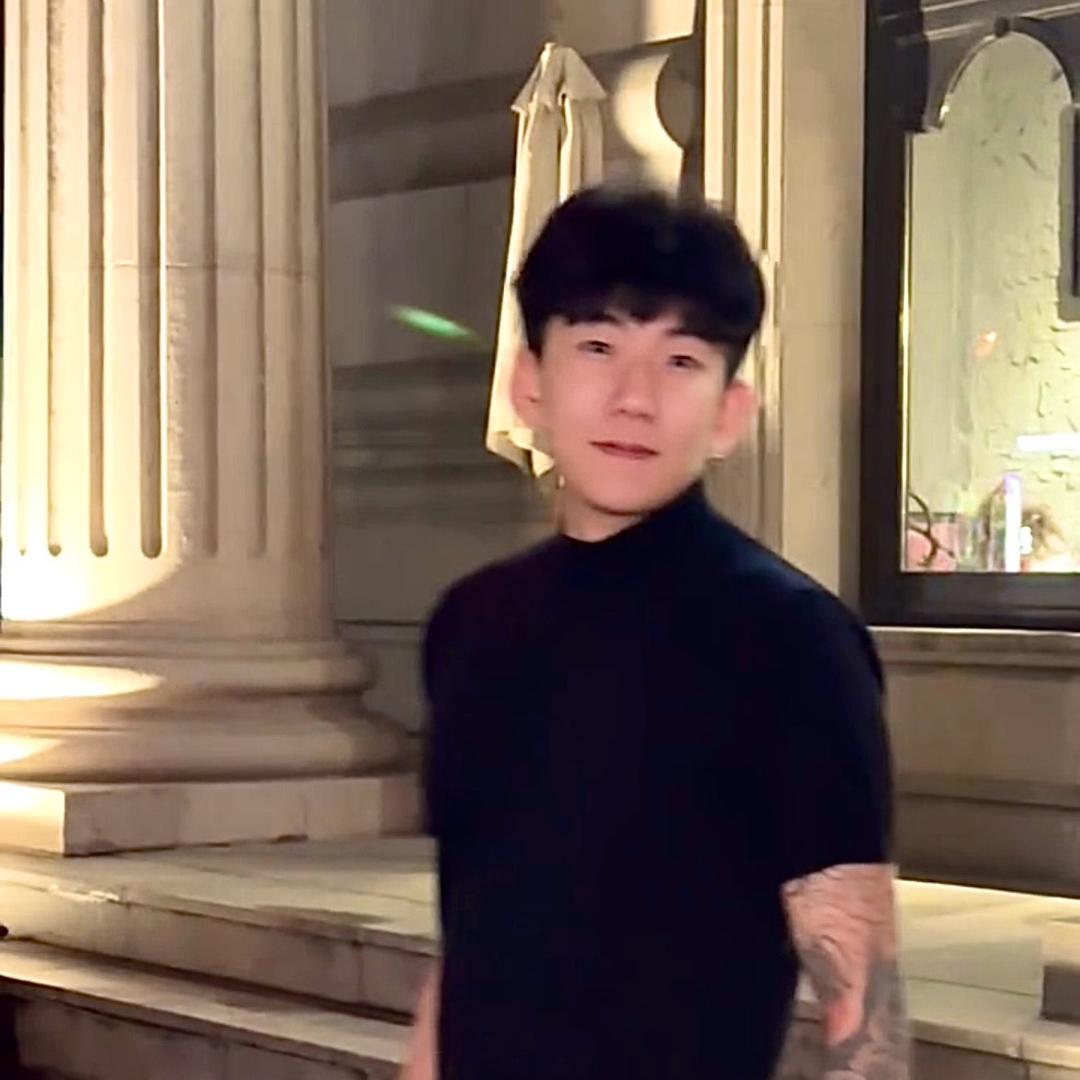 刘筱楠.