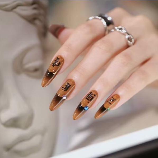 一人两喵🐱Nail~