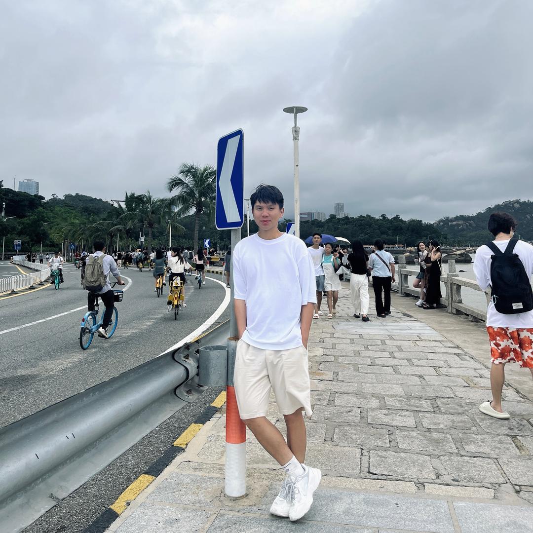 爱吃饭的-小帅
