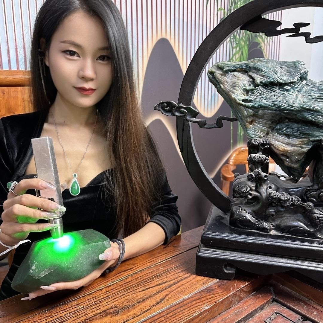 帝王绿女神欣欣（原石协会）