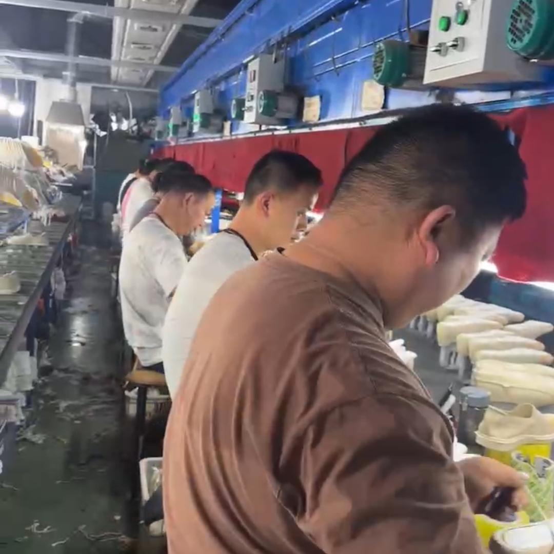 中老年鞋类工厂店