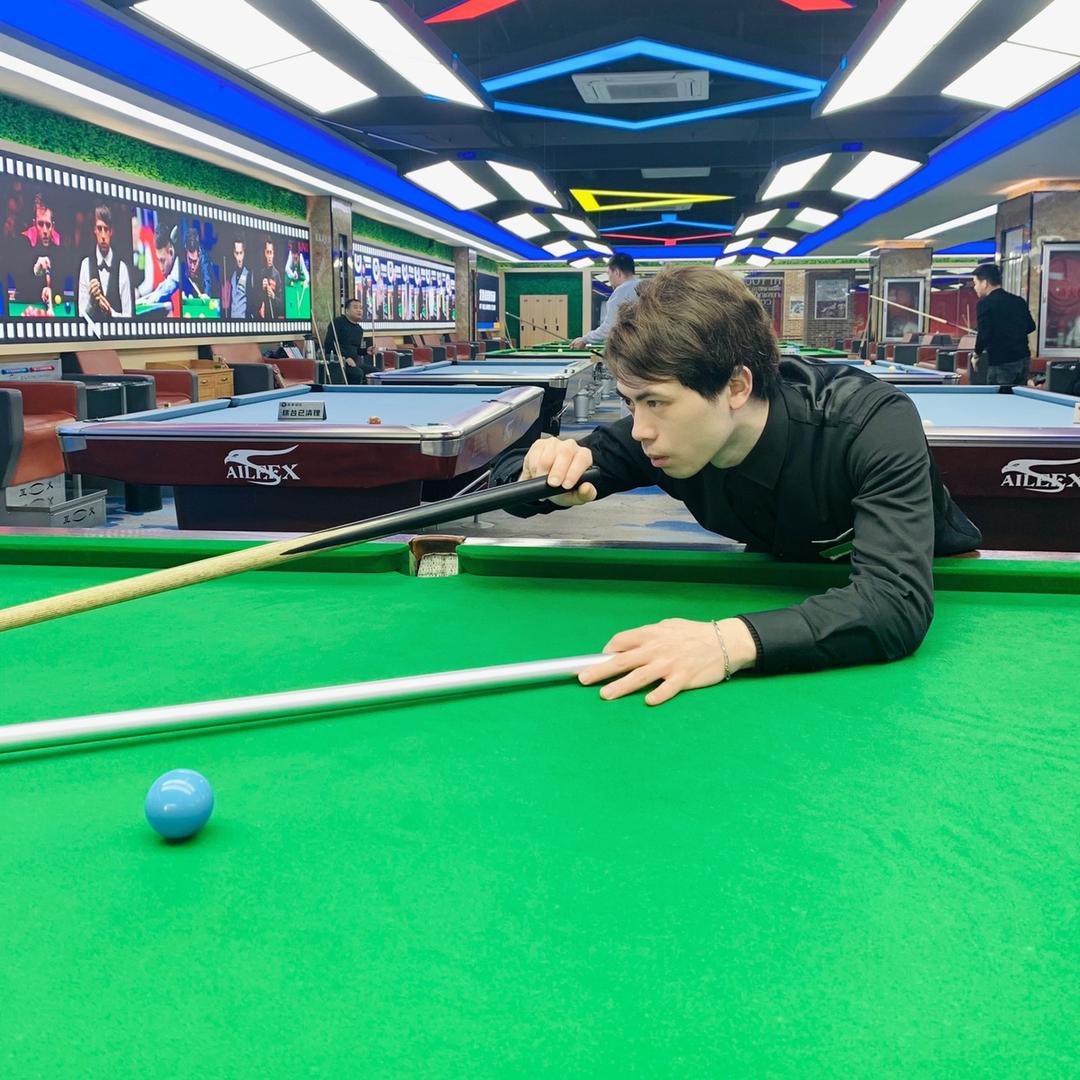 李教打台球🎱