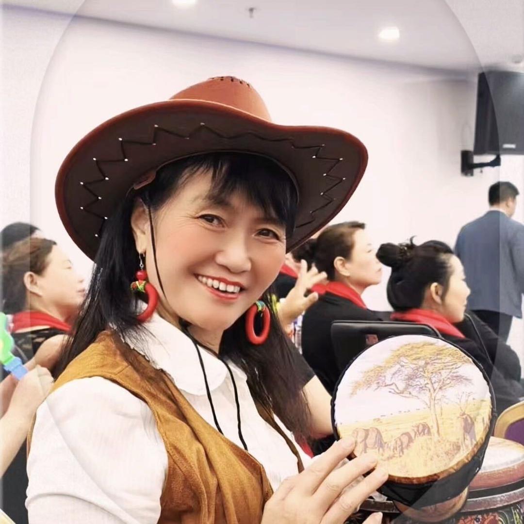 荣曜弦美非洲鼓