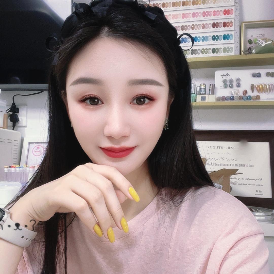 樱花里美甲