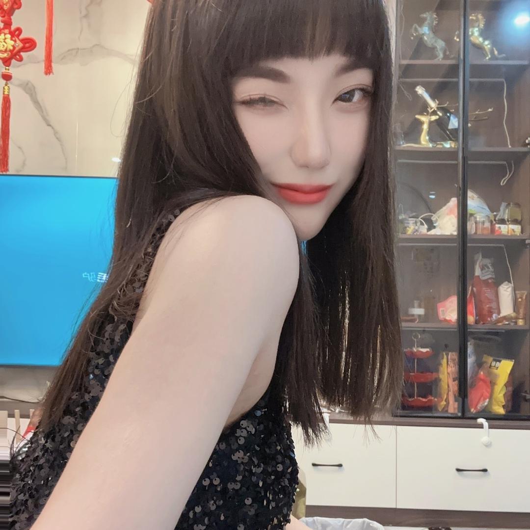 张涵涵老板娘女装