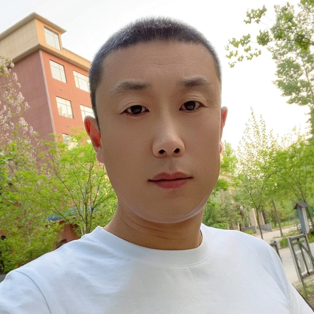 李伟