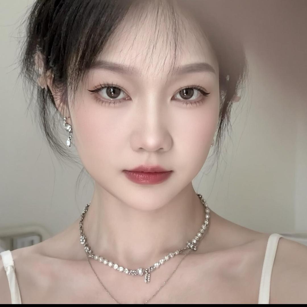 楊 甜 甜.