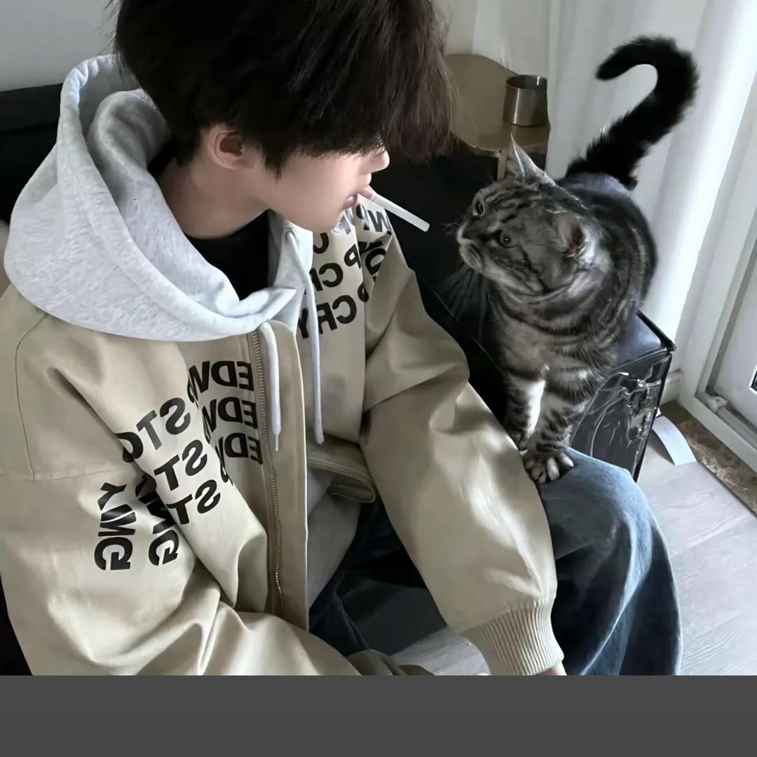 八月