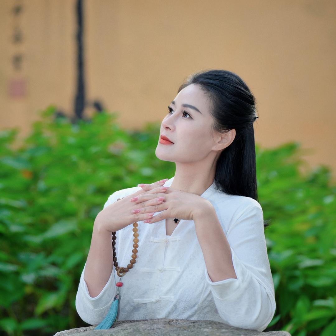 佛系女子《静姐》