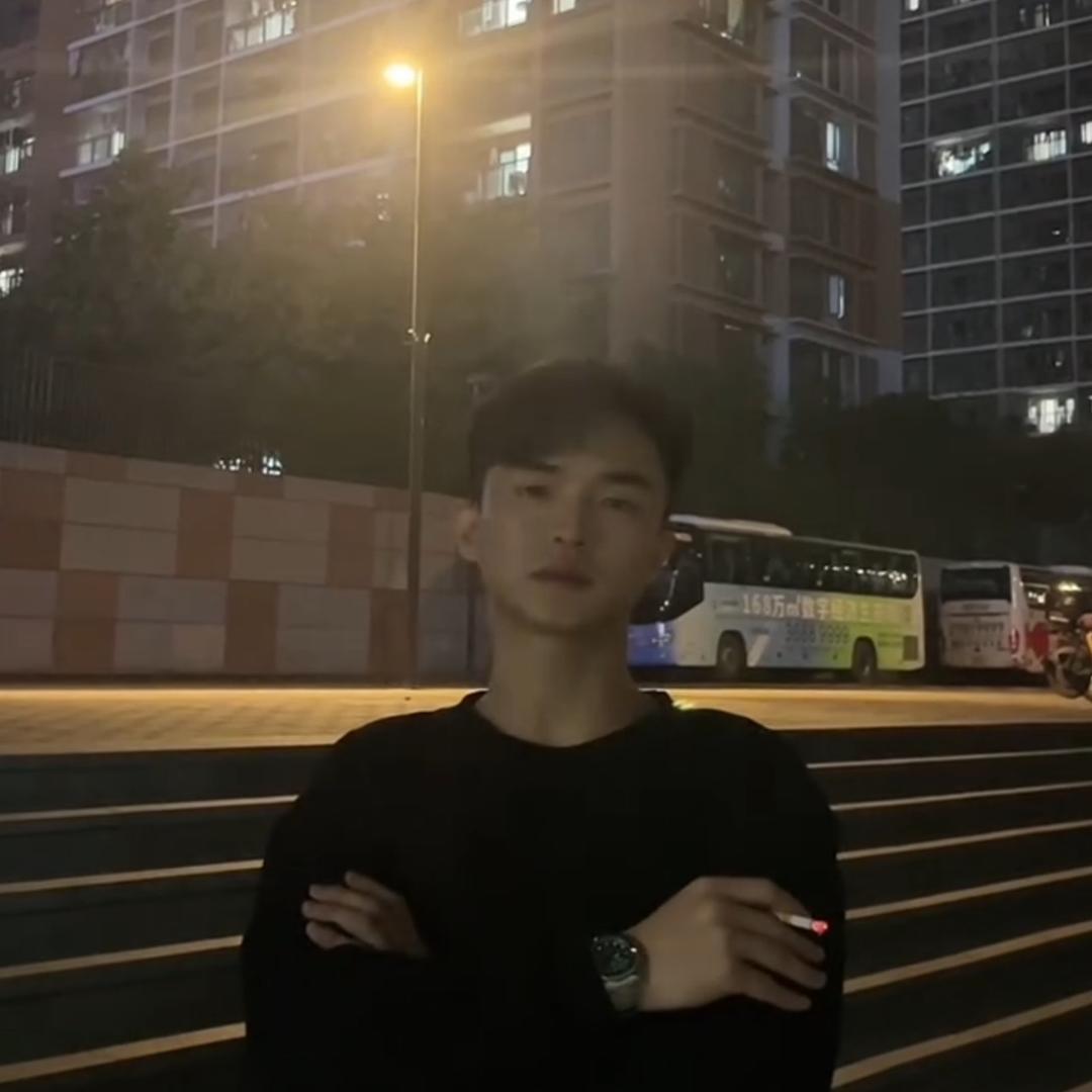 龙华ESMI酒吧杨富梁