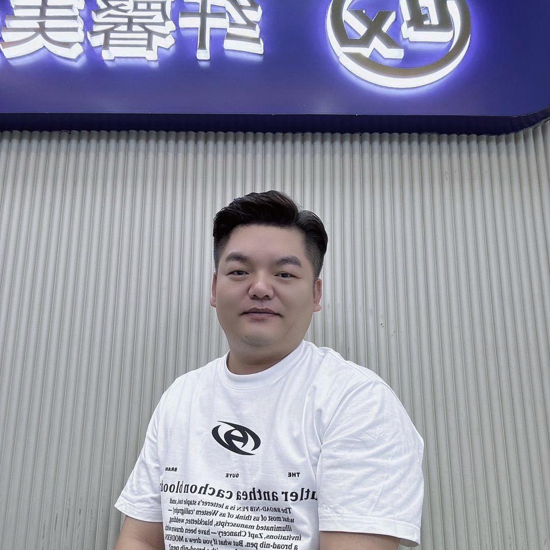 花嫚妳佛冈纤馨发型设计:阿楠