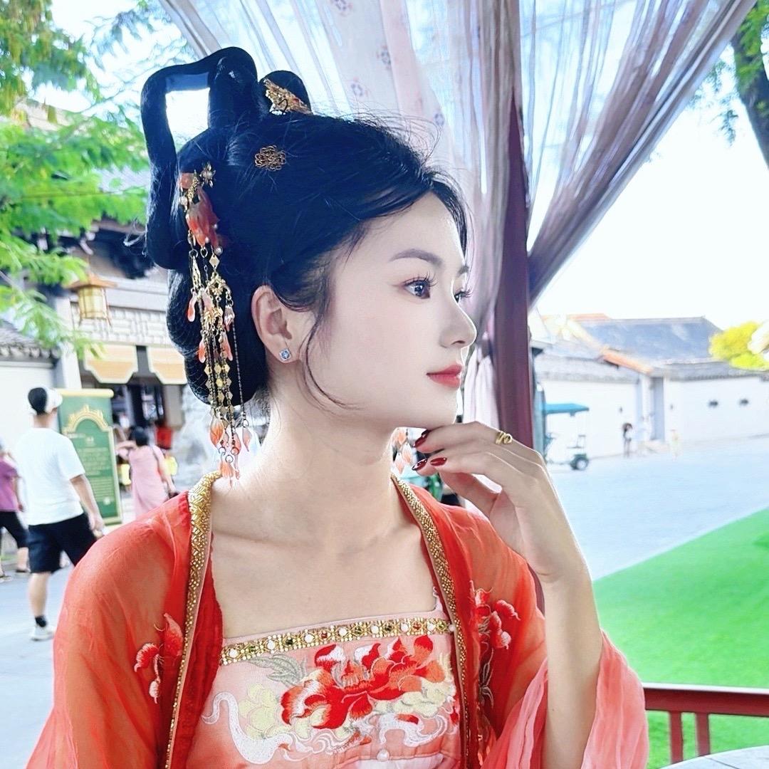 英英学姐（橱窗有好物）