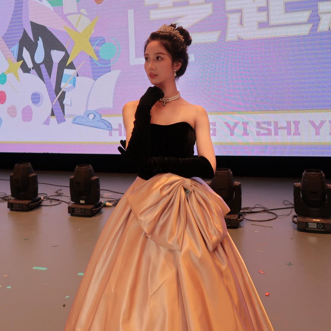 一师陈都灵
