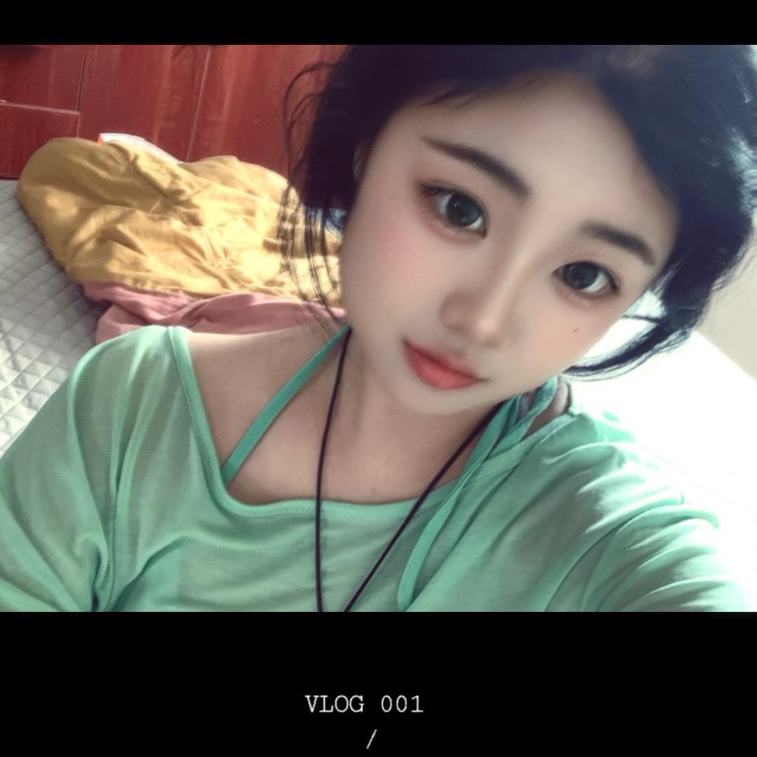 辣条味的小姐姐