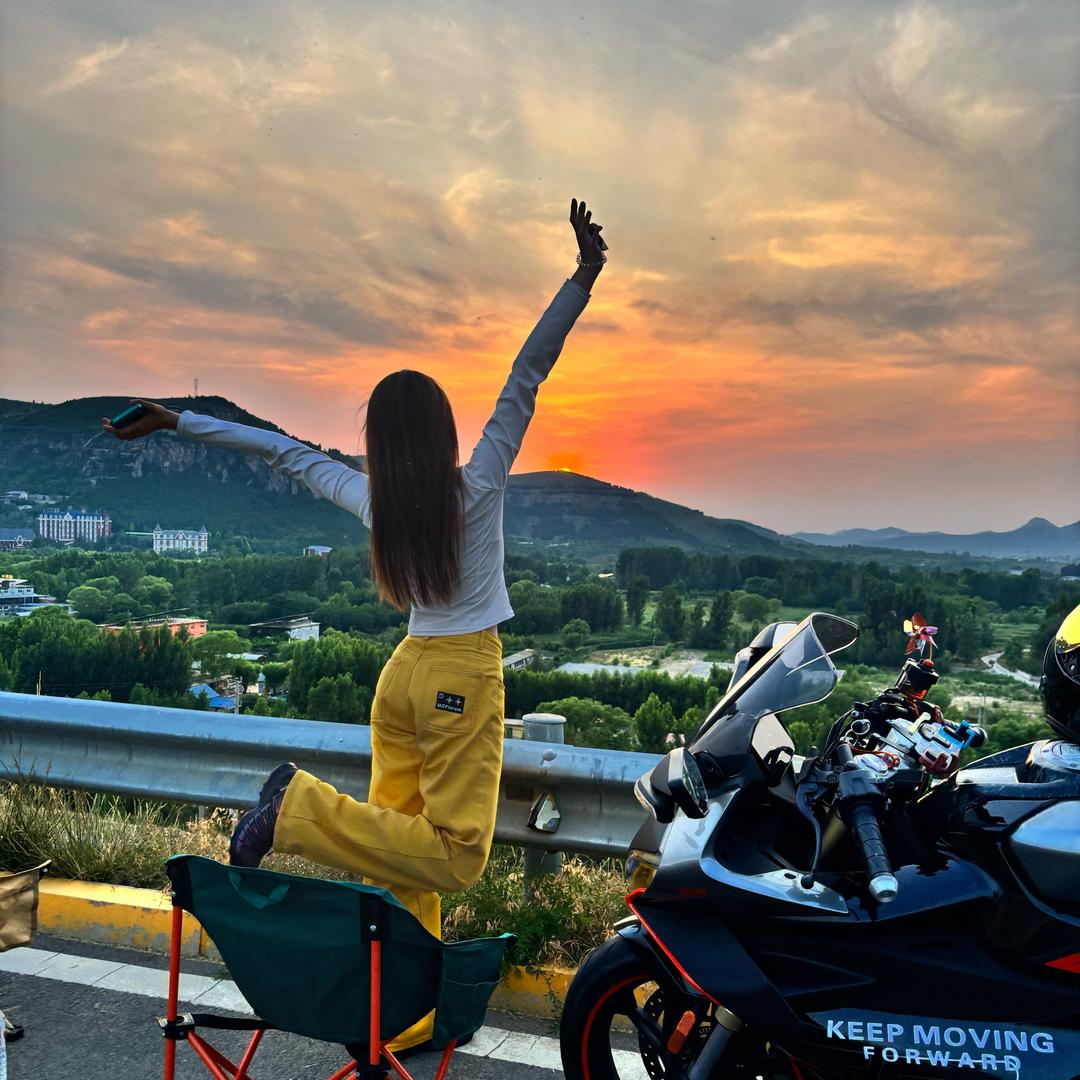 扶老太太闯红灯