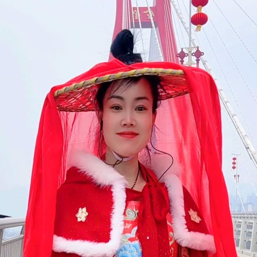 抖蓬妹小号1，开播号在主页