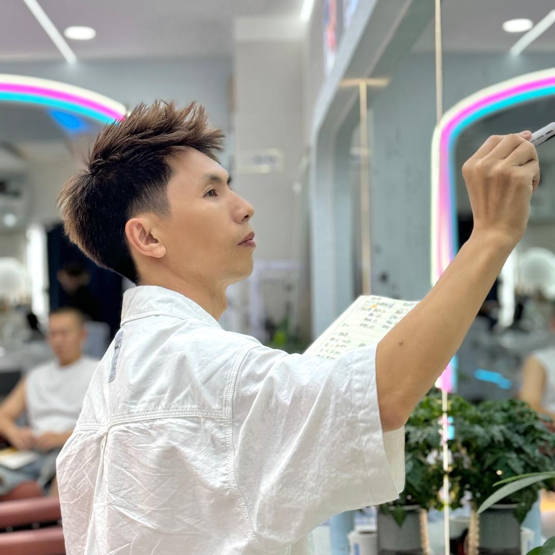廖世焦点美发