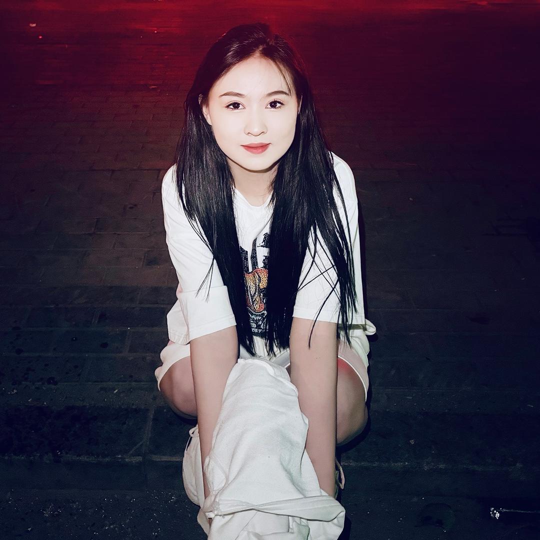 伟伟爱吃甜-