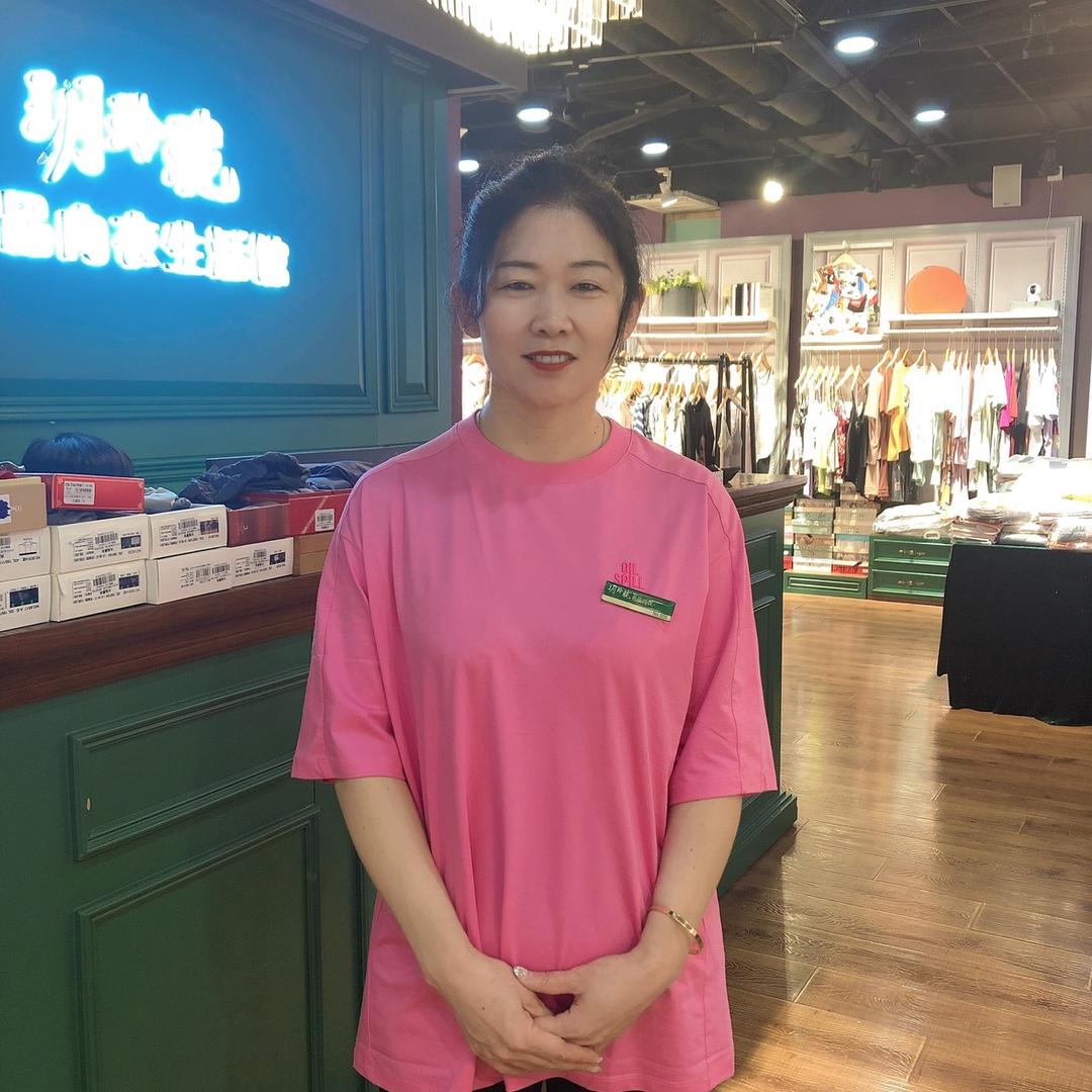 玥玲珑内衣海霞