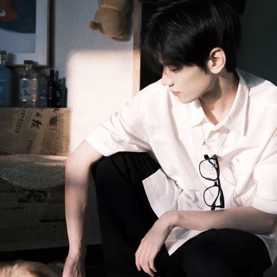 有啤酒肚的小陈