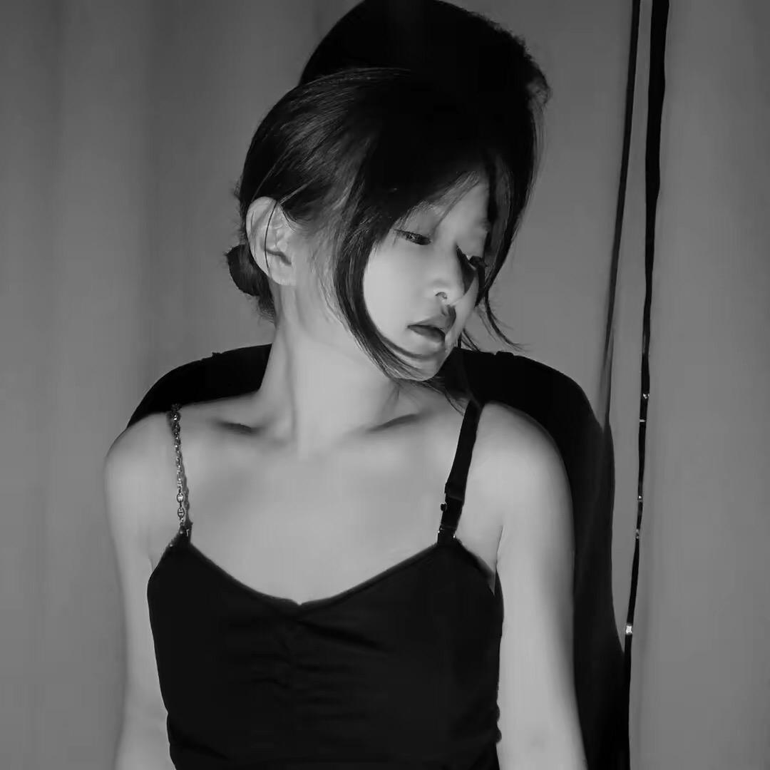 女 儿 国