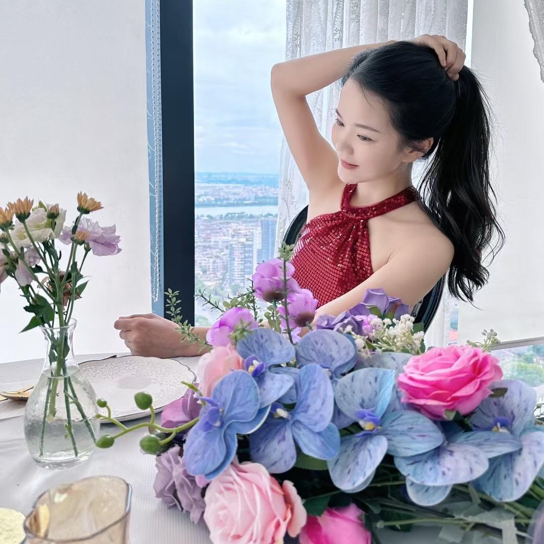 教瑜伽的-熊婵曦
