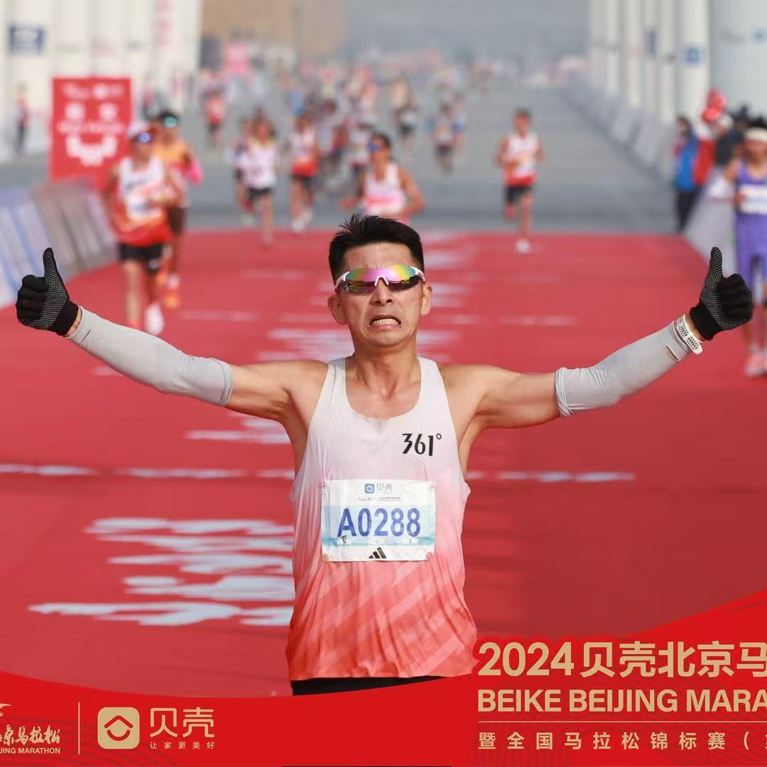 82年大叔挑战马拉松国家一级运动员