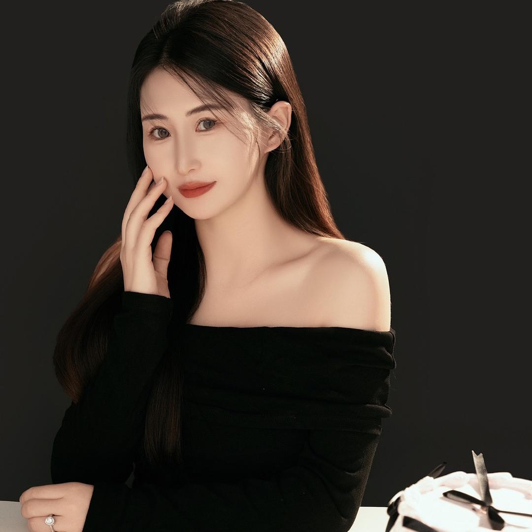 杨能能摄影化妆师 张媛