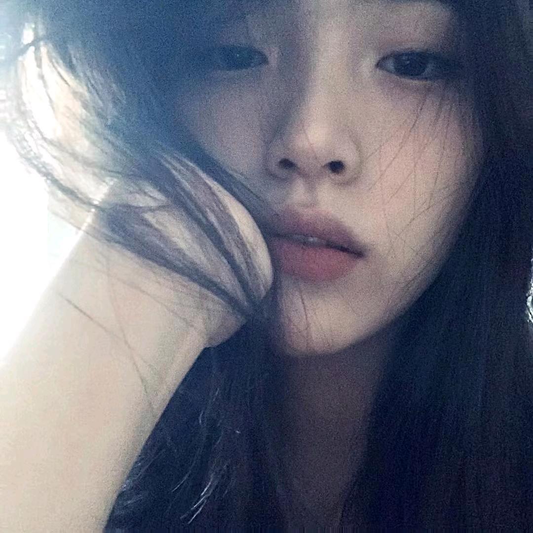 月亮上的垂耳兔🐰