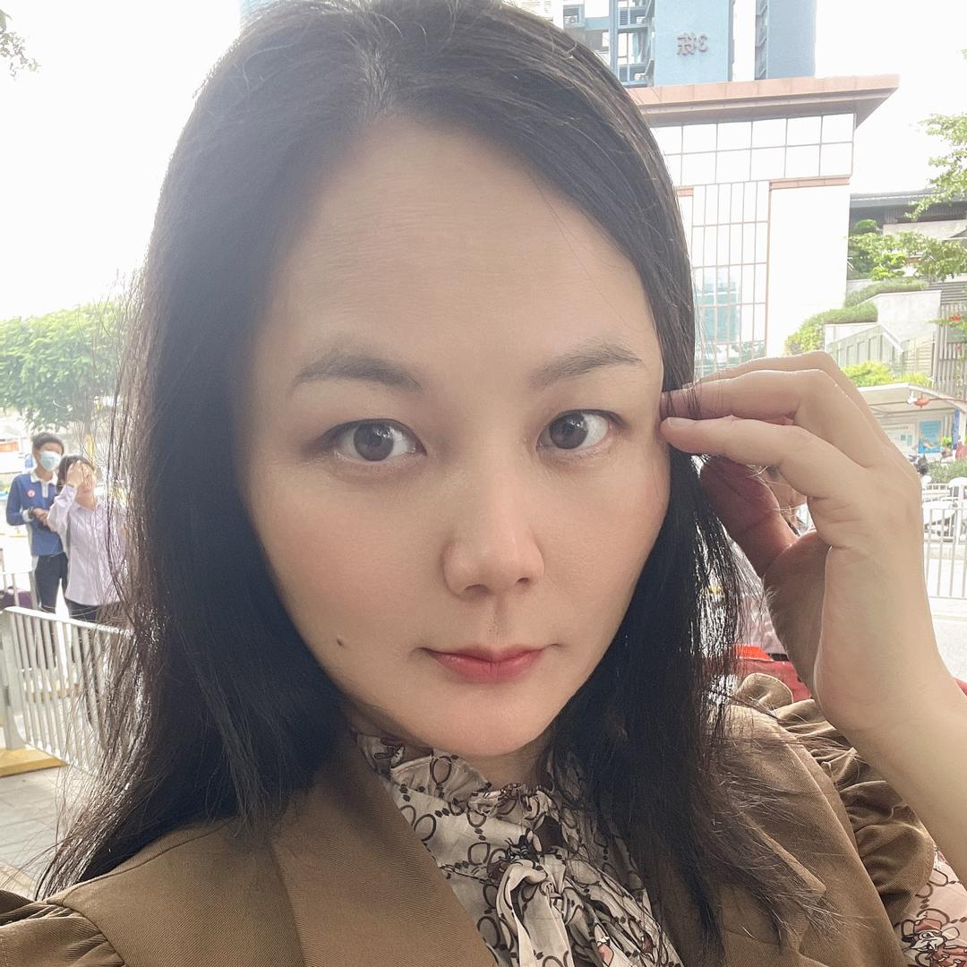 静尹佳笔头像