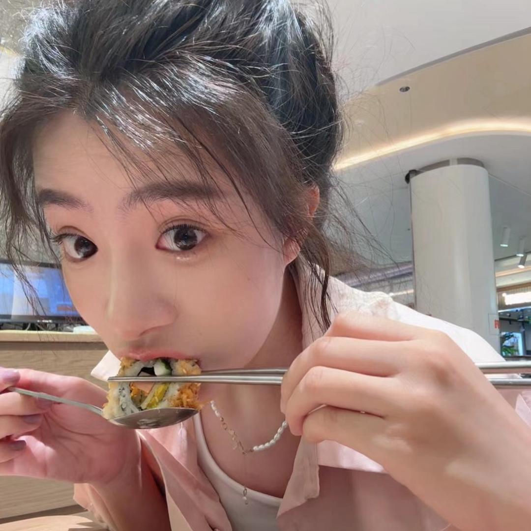 梨施施