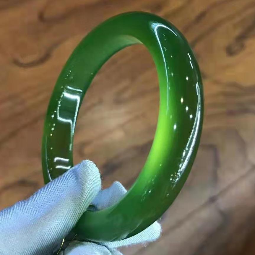 一支玉镯