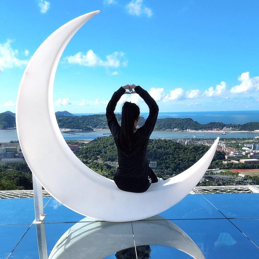 我是一个努力挣钱🍒还不粘人的小妖精