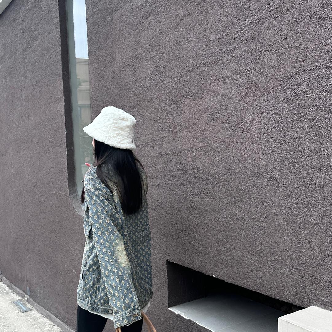 清晨的服装店