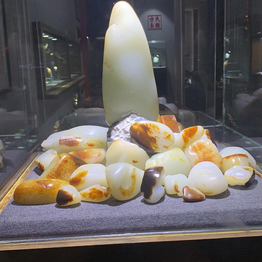 28哥籽玉和田玉